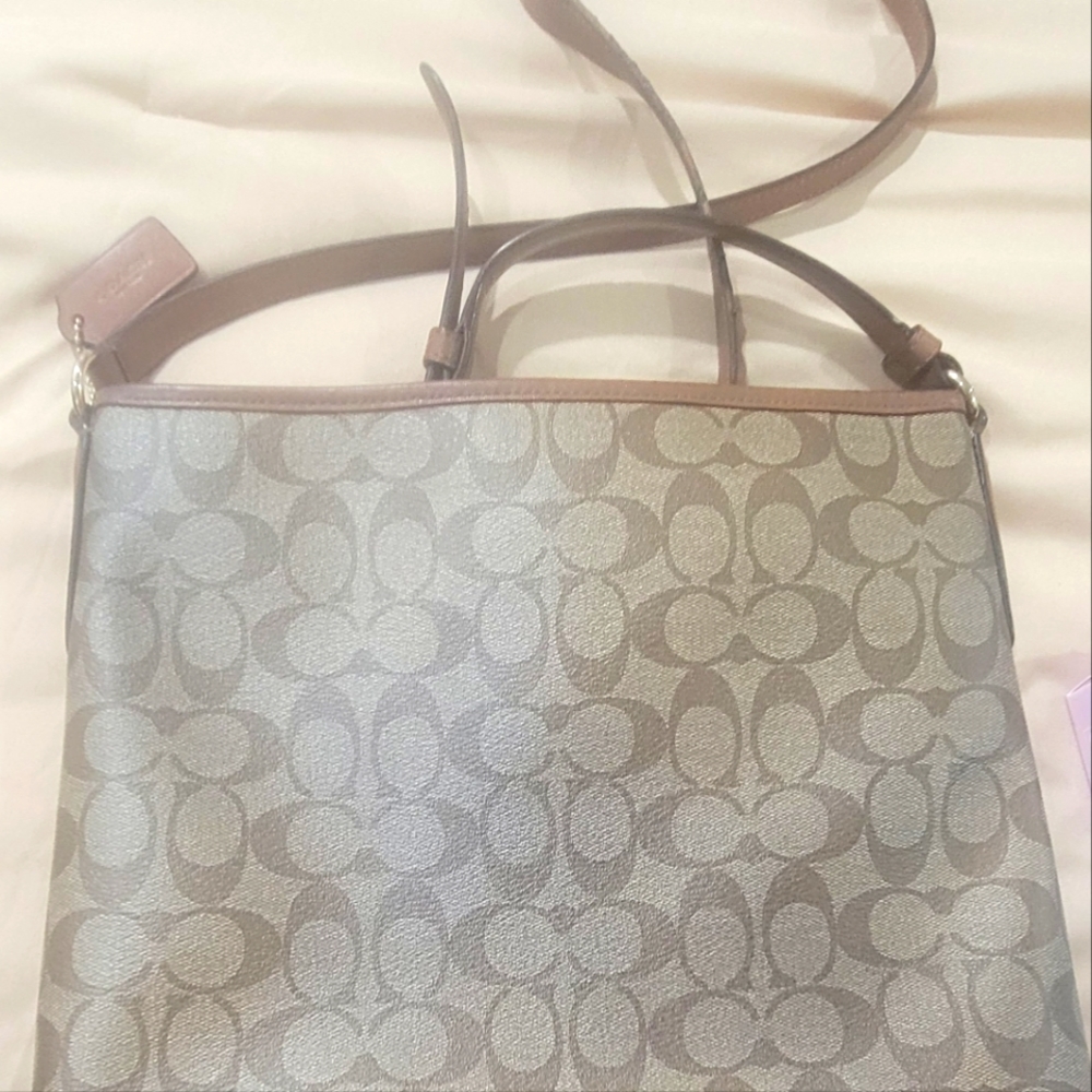 Coach purse - Picture 3 of 4